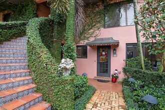 226 Chilean Ave in Palm Beach, FL - Building Photo - Building Photo