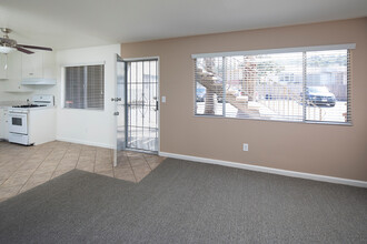 Park Ave Apartments in La Mesa, CA - Building Photo - Building Photo