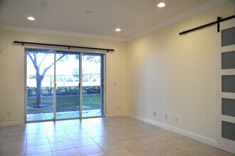 3240 Fairway Cir in Davie, FL - Building Photo - Building Photo