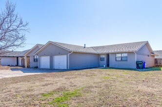 2334 Twisted Oak Dr in Norman, OK - Building Photo - Building Photo
