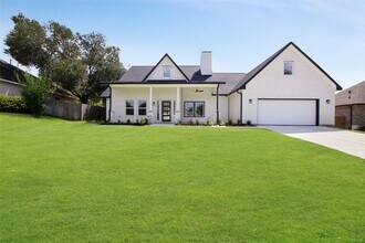 227 April Waters Dr W in Montgomery, TX - Building Photo - Building Photo