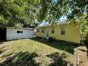 1238 E Bon Air Ct in Decatur, IL - Foto de edificio - Building Photo
