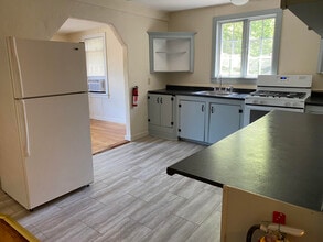 13 BRIDGE St, Unit Unit #2 2nd Fl in Stockton, NJ - Building Photo - Building Photo