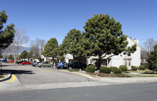 Crestline Townhomes in Colorado Springs, CO - Foto de edificio - Building Photo