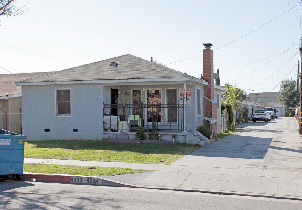 4900-4904 Live Oak St in Bell, CA - Building Photo