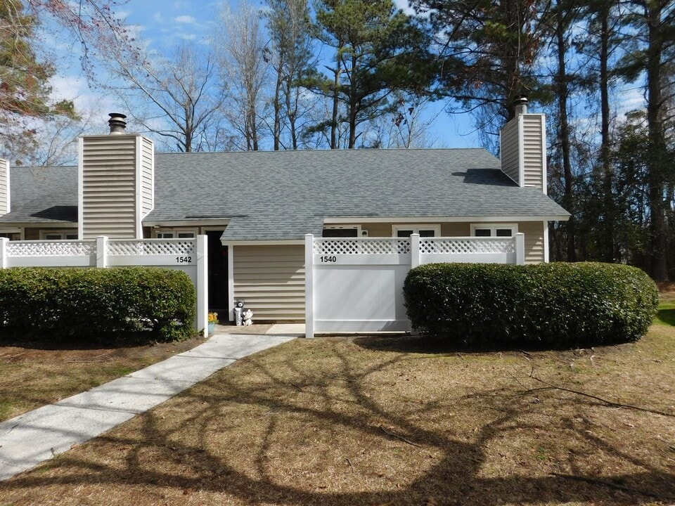 1540 College Way in New Bern, NC - Building Photo