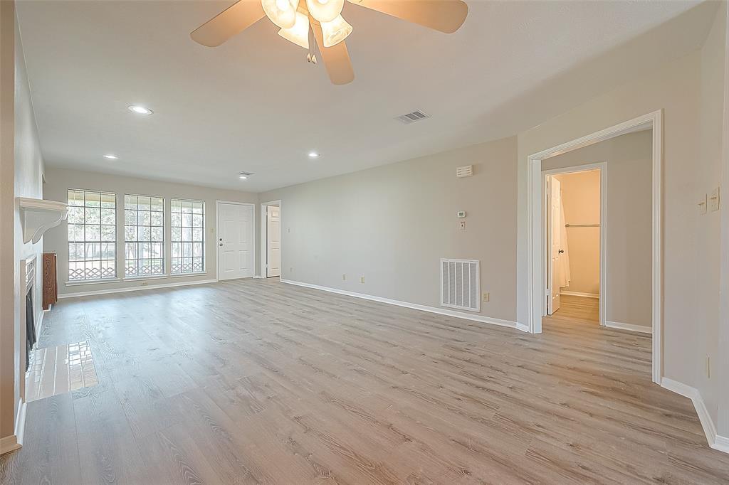 200 Panorama Dr in Conroe, TX - Building Photo
