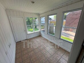 20040 Washtenaw St in Harper Woods, MI - Building Photo - Building Photo