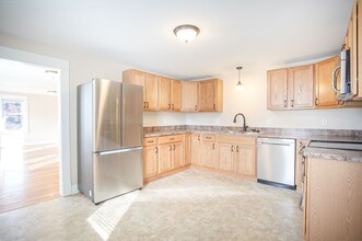 43 Ley St, Unit 43 ley st in Agawam, MA - Foto de edificio - Building Photo