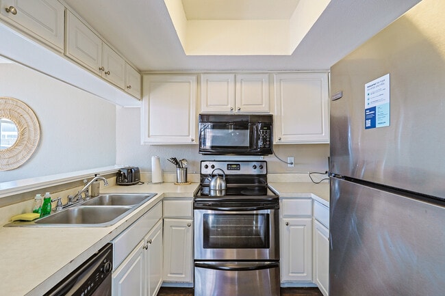 Littlefield Lofts in Austin, TX - Building Photo - Interior Photo