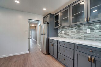 627 W 92nd St in Los Angeles, CA - Building Photo - Building Photo