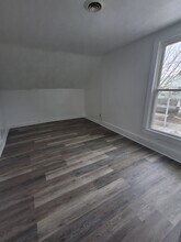 51 Columbia St, Unit UPPER-unit C in Newark, OH - Building Photo - Building Photo