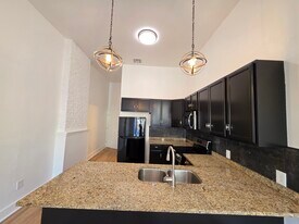 2624 Palmyra St in New Orleans, LA - Building Photo