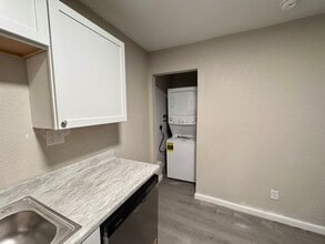 228 SE 121st Rd in Warrensburg, MO - Foto de edificio - Building Photo