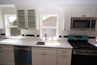 55 Waverly St, Unit 2 in Boston, MA - Foto de edificio - Building Photo