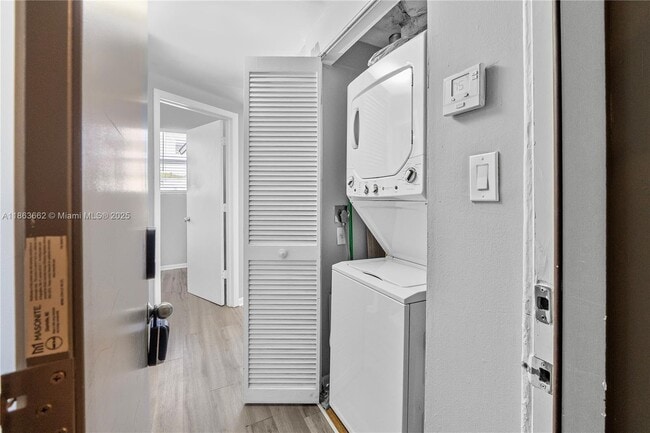 1320 Drexel Ave, Unit #305 in Miami Beach, FL - Building Photo - Building Photo