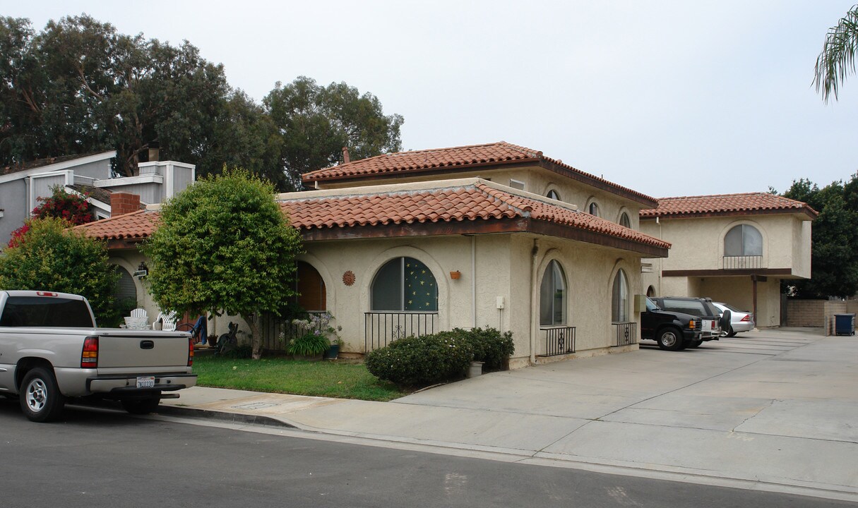 16701 Blanton St in Huntington Beach, CA - Foto de edificio