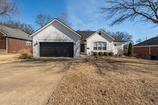 1733 S 41st St in Rogers, AR - Building Photo