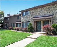 Building Photo - Woodbridge Apartamentos in Louisville, Kentucky