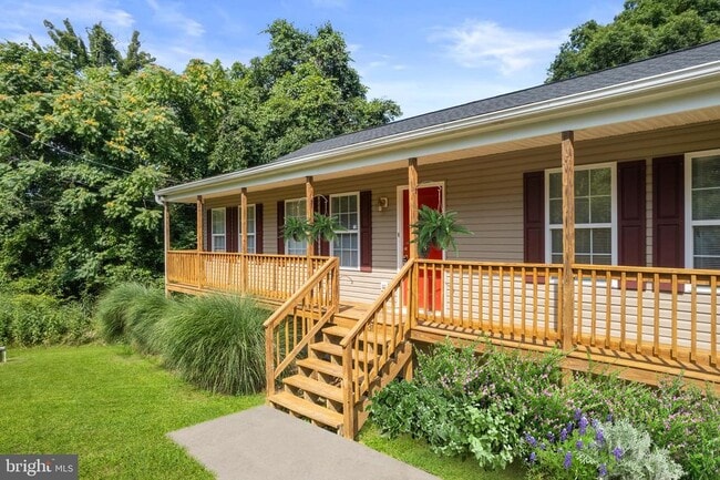 430 Cedar Creek Dr in Harpers Ferry, WV - Building Photo - Building Photo