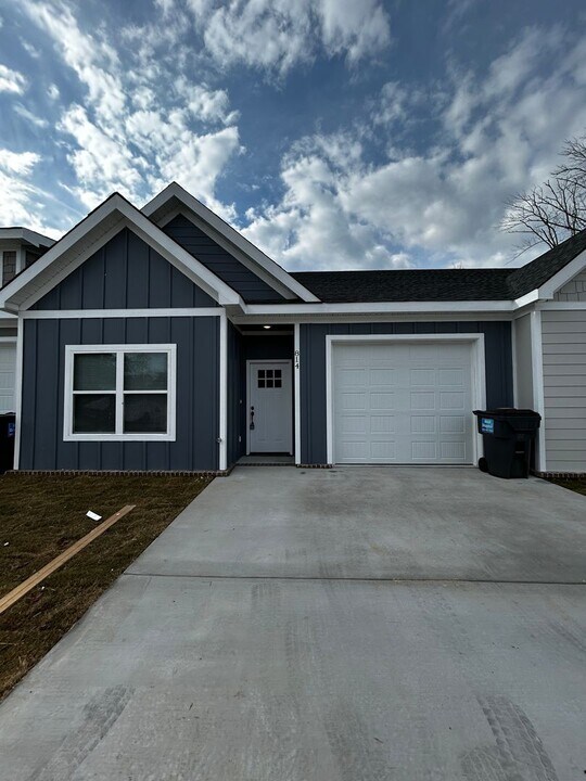 814 North Ave in Rossville, GA - Building Photo