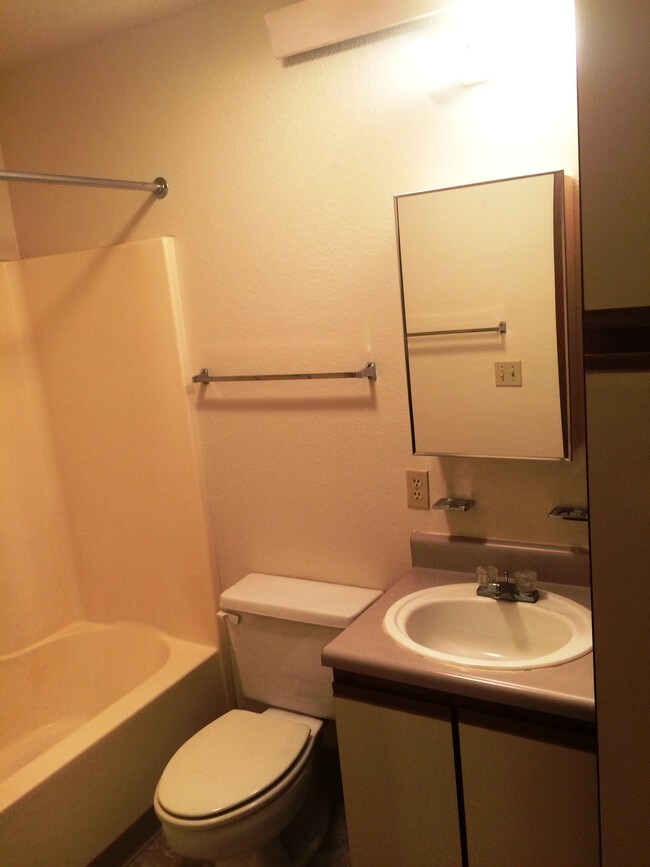 601 S Main St Apartments and Nearby Prairie City Apartments For Rent