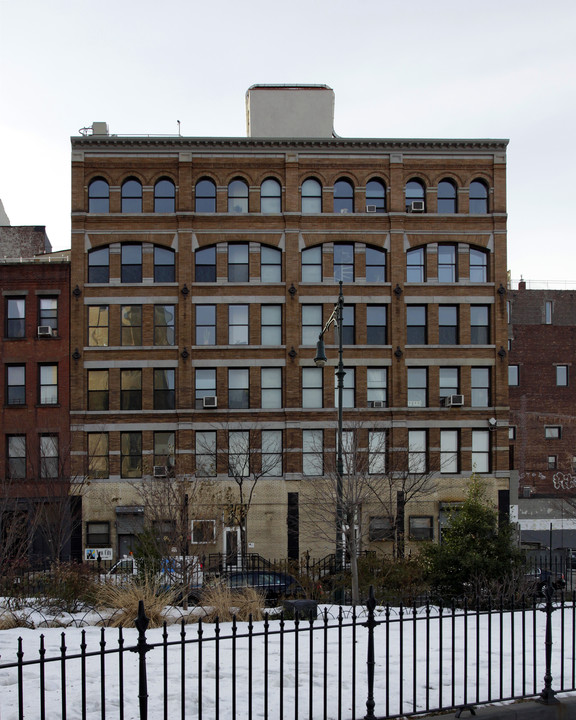 530 Canal St in New York, NY - Building Photo