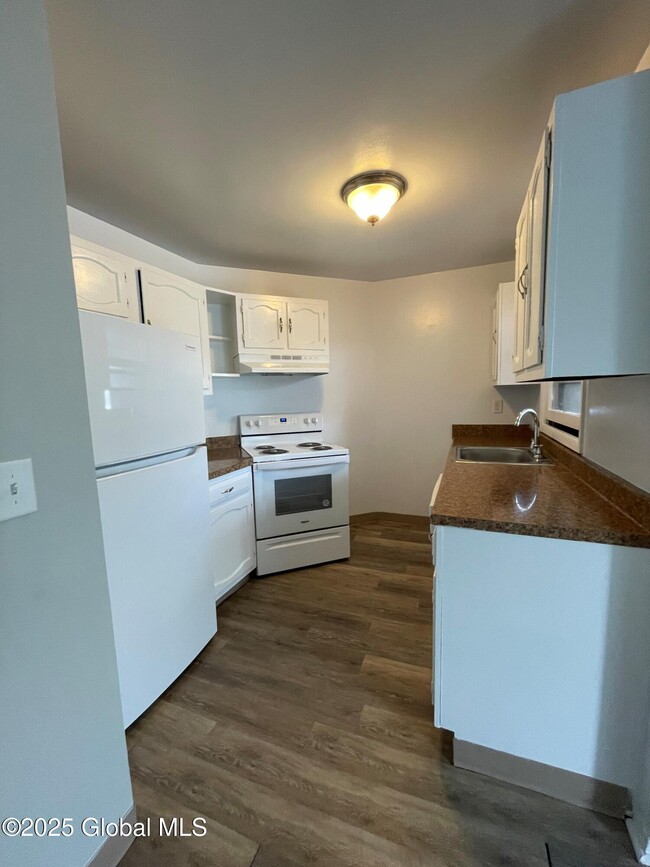 99 Circular St-Unit -5 in Saratoga Springs, NY - Building Photo - Building Photo
