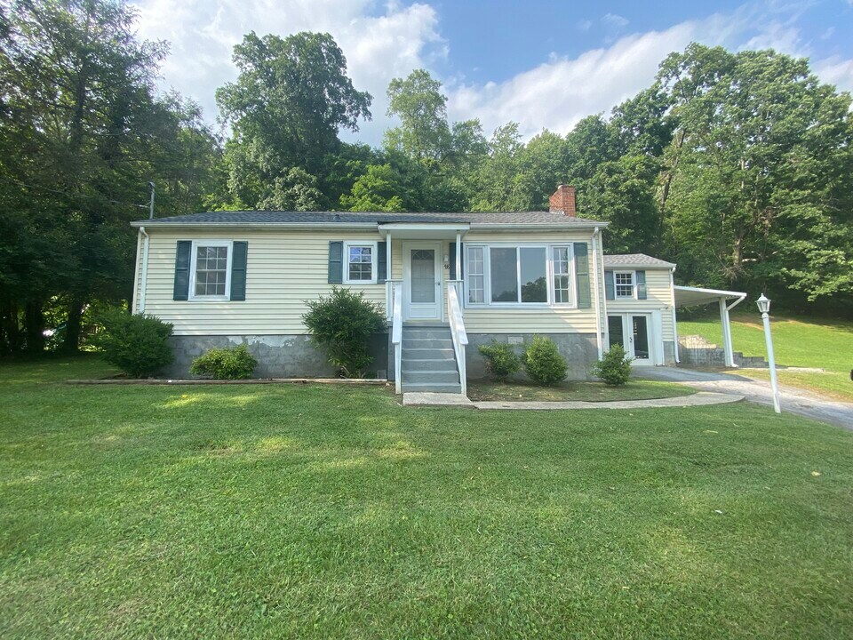 776 Valley Dr in Bristol, VA - Building Photo