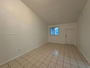 1661 SE 29th Ct, Unit 206 in Homestead, FL - Building Photo - Building Photo