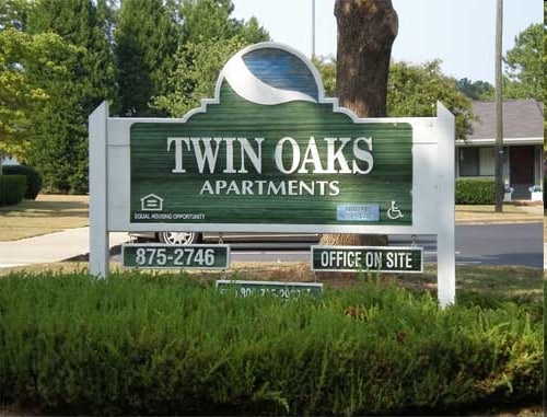 Twin Oaks Apartments in Raeford, NC - Foto de edificio - Building Photo