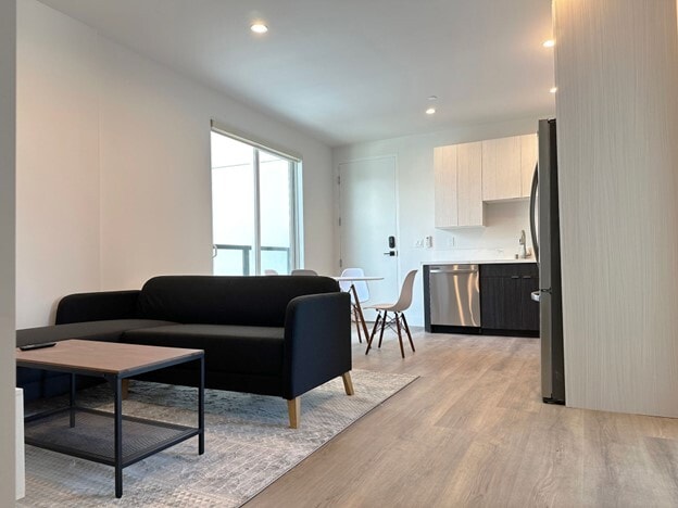 Oasis at the ROW in Los Angeles, CA - Building Photo - Building Photo