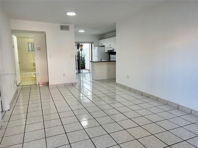 7693 W 29th Ln in Hialeah, FL - Building Photo - Building Photo