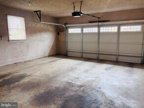 327 Walden Rd in Wilmington, DE - Foto de edificio - Building Photo