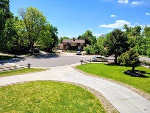 8393 W 25th Pl in Lakewood, CO - Foto de edificio - Building Photo