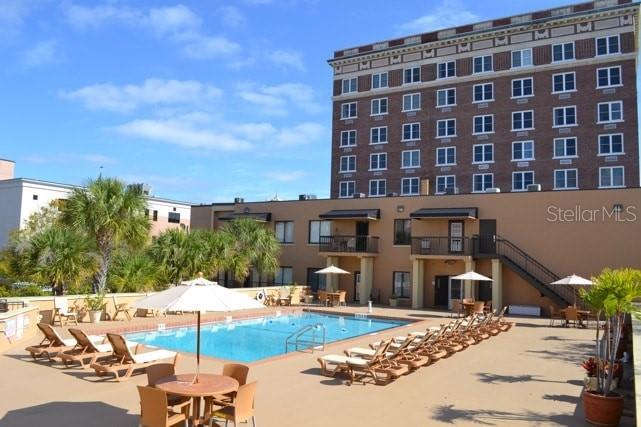 411 1st Ave N in St. Petersburg, FL - Foto de edificio - Building Photo