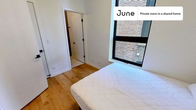 Private bedroom in 4 bed/3 bath Home in Chicago, IL - Building Photo - Building Photo