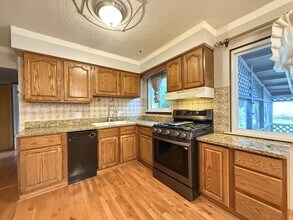 208 Wallace Dr in Saline, MI - Building Photo - Building Photo