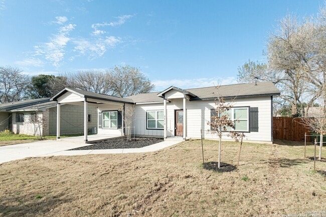5815 Tree View St in San Antonio, TX - Building Photo - Building Photo