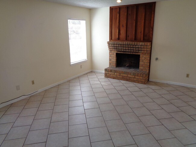 1746 Pico Alto Dr in El Paso, TX - Building Photo - Building Photo