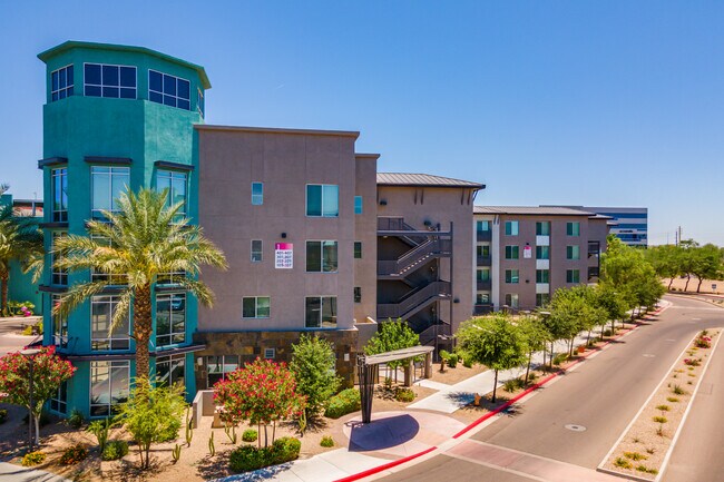 CIRQ 44 in Phoenix, AZ - Building Photo - Building Photo