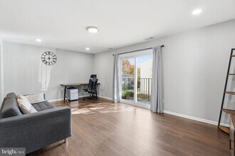 9175 Broken Oak Pl in Burke, VA - Building Photo - Building Photo