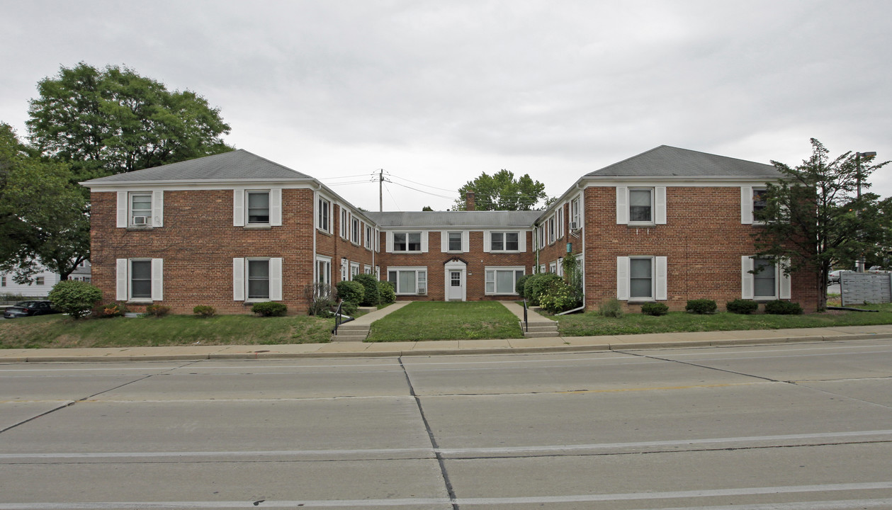 7505 W Center St in Milwaukee, WI - Foto de edificio