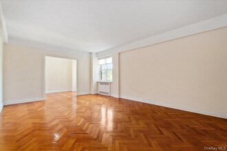 45 Popham Rd in Scarsdale, NY - Building Photo - Building Photo