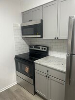 3803 NE Colonial Dr in Lee's Summit, MO - Building Photo