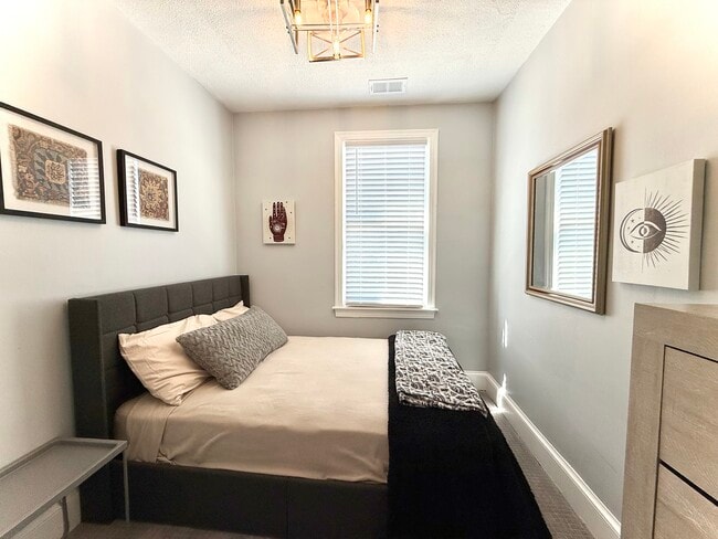 property at 512 Mellon St SE