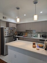 5652 Yolanda Ave, Unit #9 in Tarzana, CA - Building Photo - Building Photo