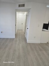 2174 NE 170th St in North Miami Beach, FL - Building Photo - Building Photo