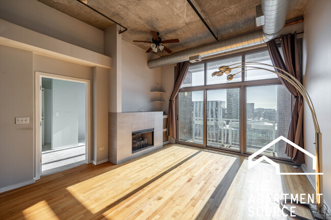 933 W Van Buren St, Unit 933 in Chicago, IL - Foto de edificio - Building Photo
