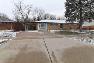 4912 Powell Rd in Dayton, OH - Building Photo